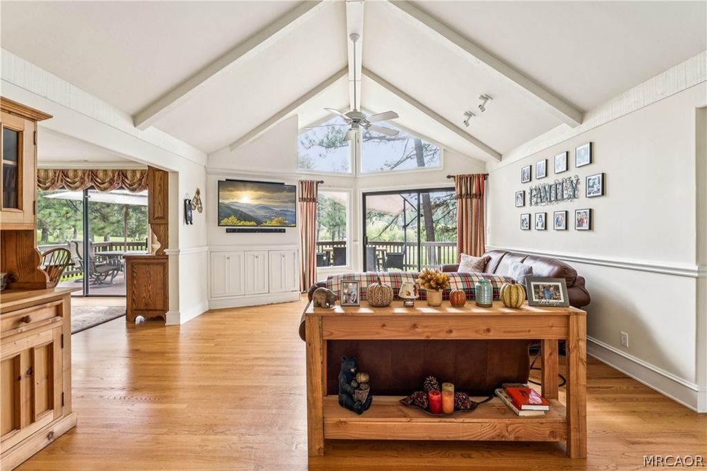 Photo of 653 Brentwood Drive, Lake Arrowhead, CA 92352 (MLS # 32601009)