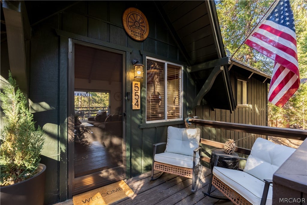 Photo of 554 Pioneer Road, Lake Arrowhead, CA 92352 (MLS # 32602057)