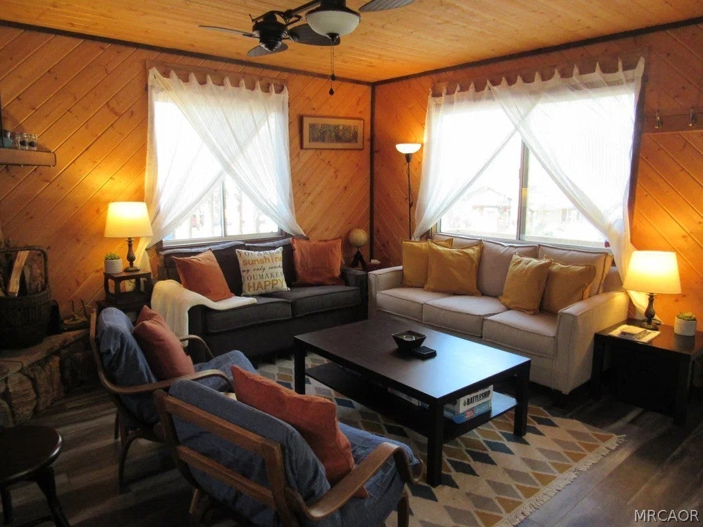 Photo of 136 Pine Lane, Big Bear Lake, CA 92386 (MLS # 32601853)