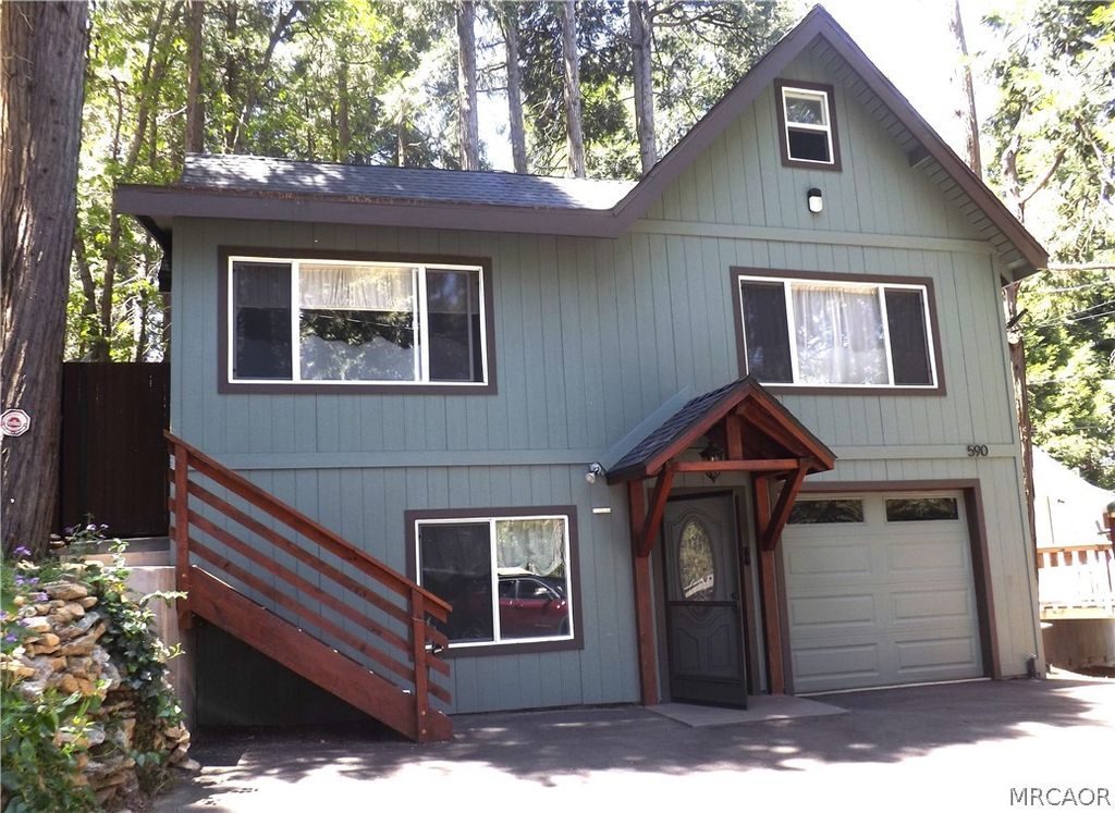 Photo of 590 Lanes End Trail, Crestline, CA 92325 (MLS # 32600946)