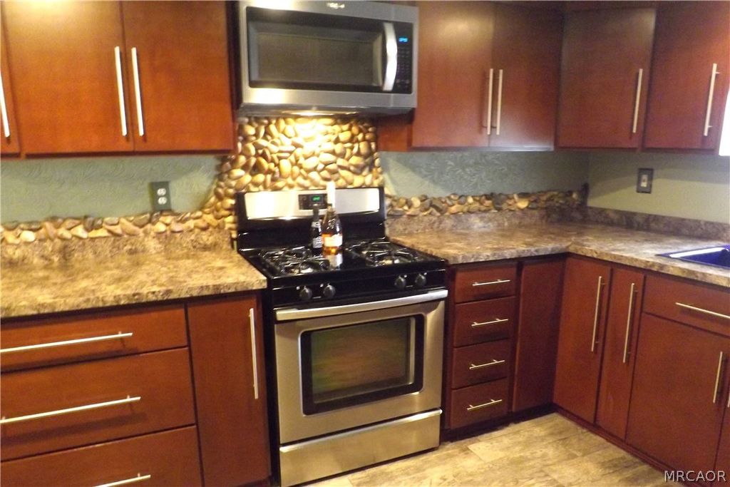 Photo of 590 Lanes End Trail, Crestline, CA 92325 (MLS # 32600946)
