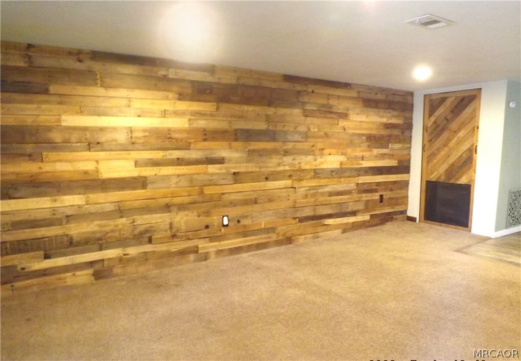 Photo of 590 Lanes End Trail, Crestline, CA 92325 (MLS # 32600946)