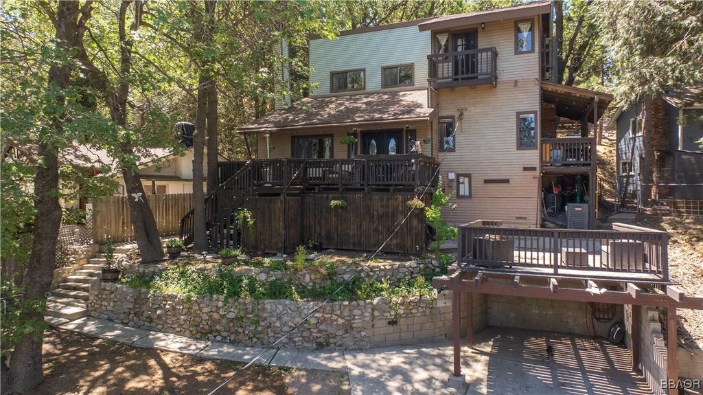 Photo of 583 Arbula Drive, Crestline, CA 92325 (MLS # 32501917)