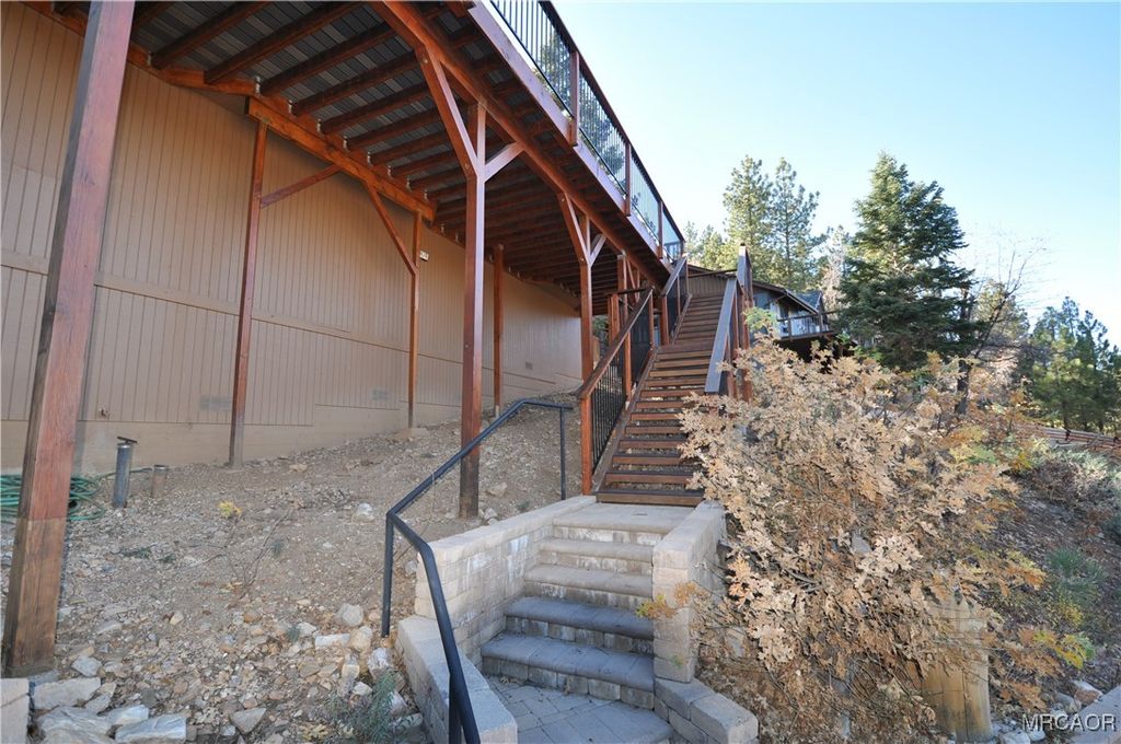 Photo of 1419 Klamath Road, Big Bear City, CA 92314 (MLS # 32502640)