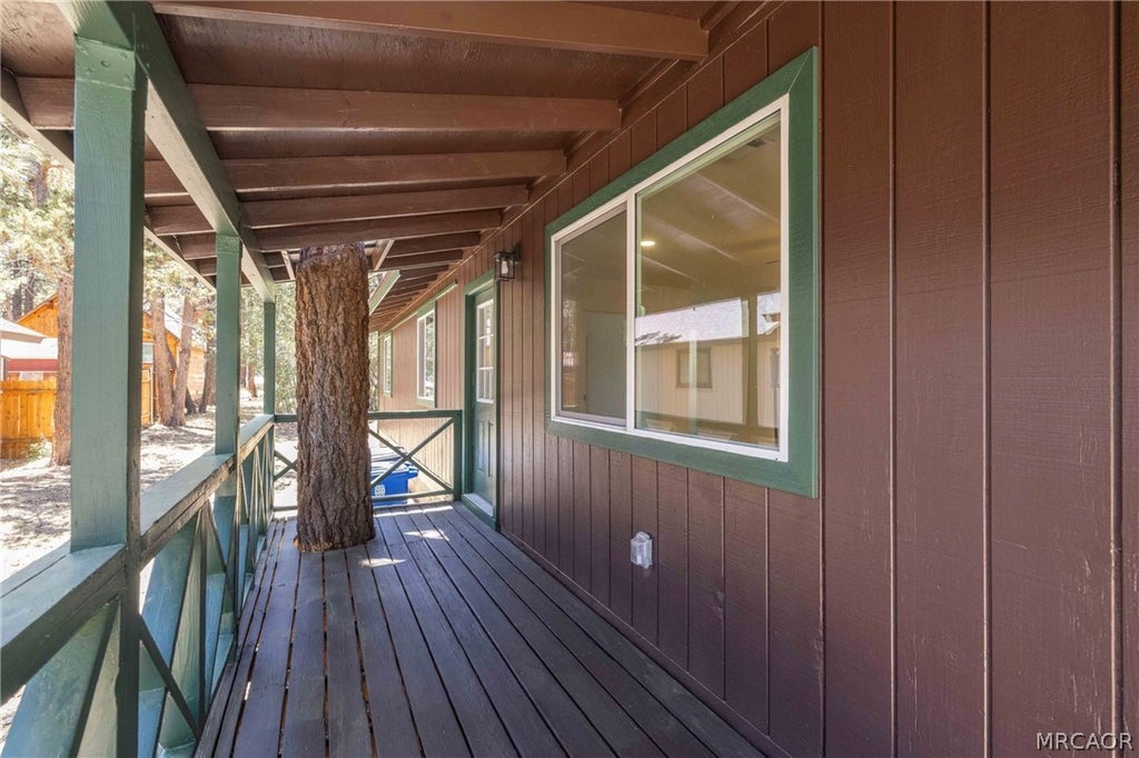 Photo of 448 Victoria Lane, Sugarloaf, CA 92386 (MLS # 32601834)
