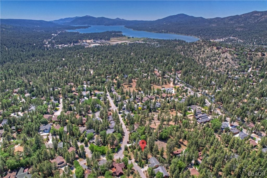 Photo of 1239 Alpenweg Dr, Big Bear Lake, CA 92315 (MLS # 32405039)