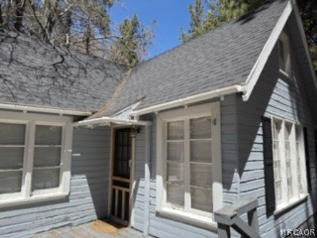 Photo of 658 Yukon Road, Green Valley Lake, CA 92341 (MLS # 32600863)