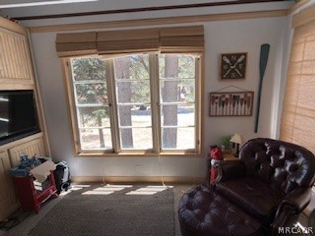 Photo of 658 Yukon Road, Green Valley Lake, CA 92341 (MLS # 32600863)