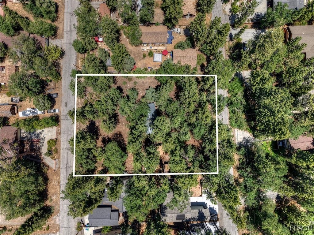 Photo of 813 Eureka Drive, Big Bear Lake, CA 92315 (MLS # 32501508)