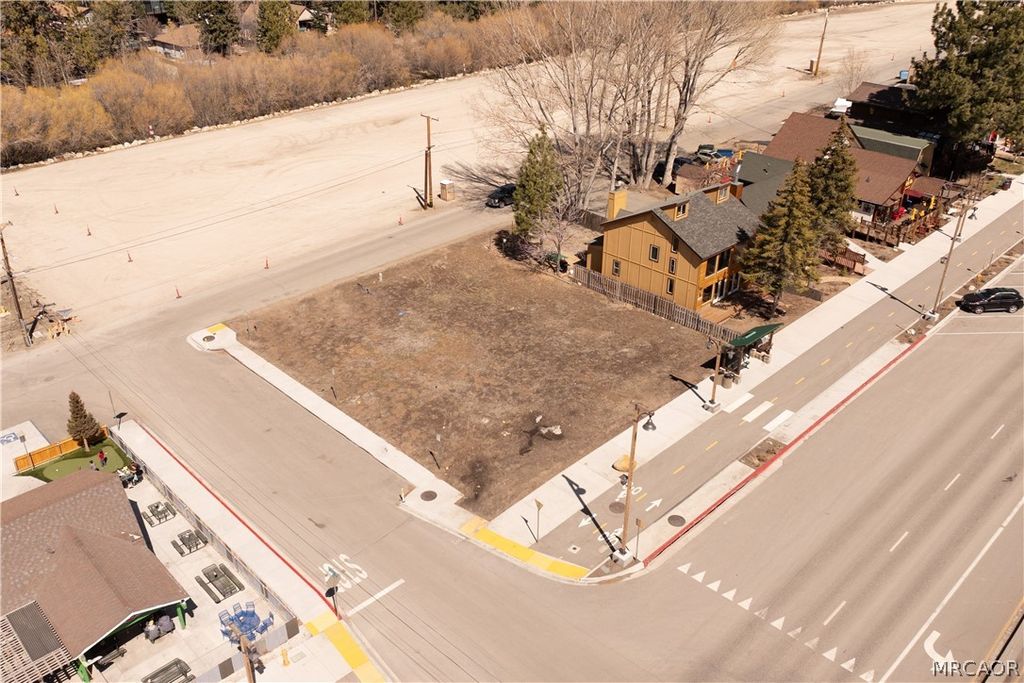 Photo of 42630 Moonridge Road, Big Bear Lake, CA 92315 (MLS # 32600446)