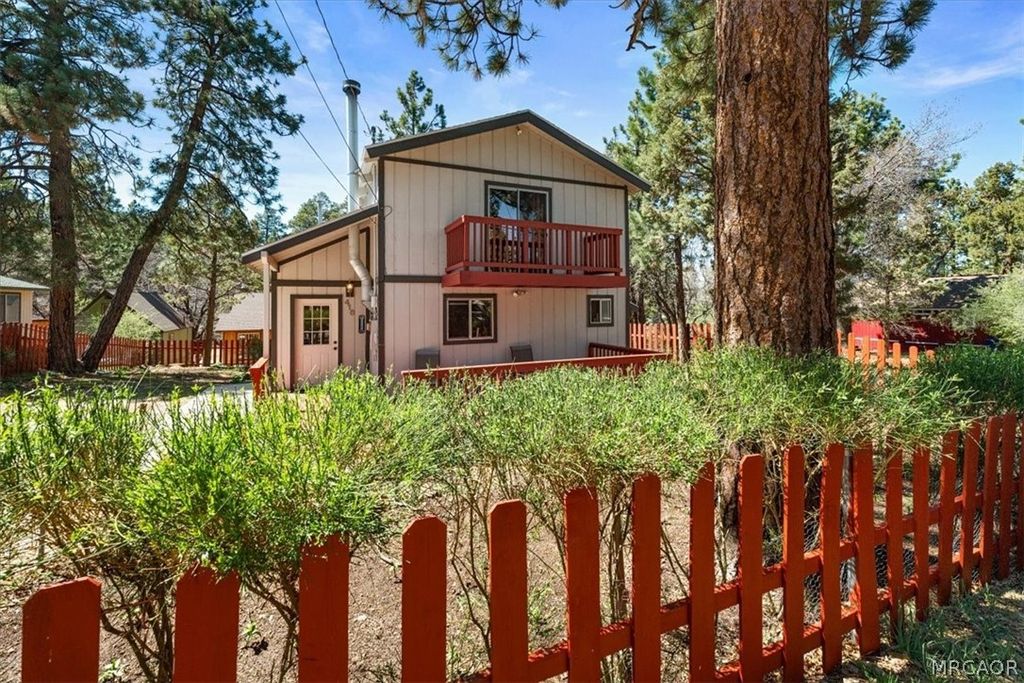 Photo of 418 Sunset Lane, Sugarloaf, CA 92386 (MLS # 32600708)
