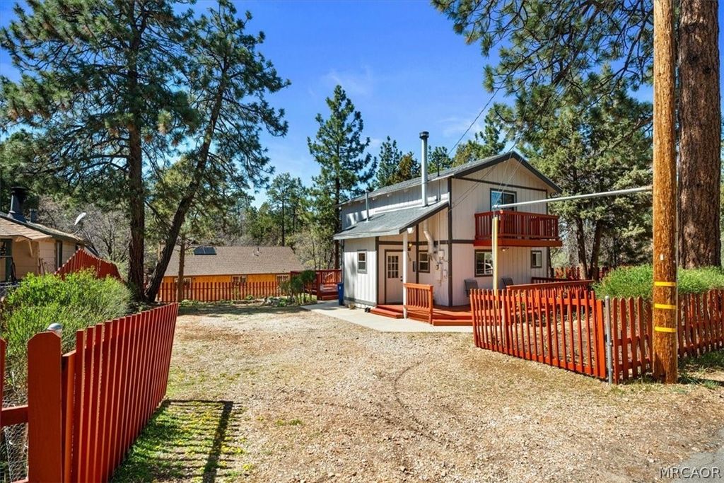 Photo of 418 Sunset Lane, Sugarloaf, CA 92386 (MLS # 32600708)