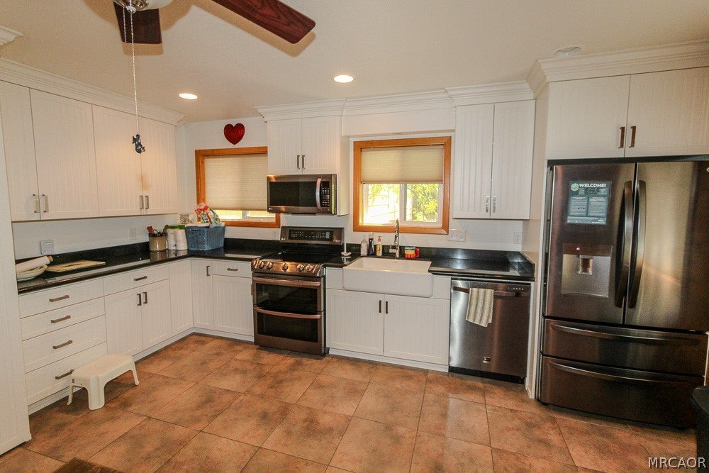 Photo of 583 Orange Avenue, Sugarloaf, CA 92386 (MLS # 32602331)