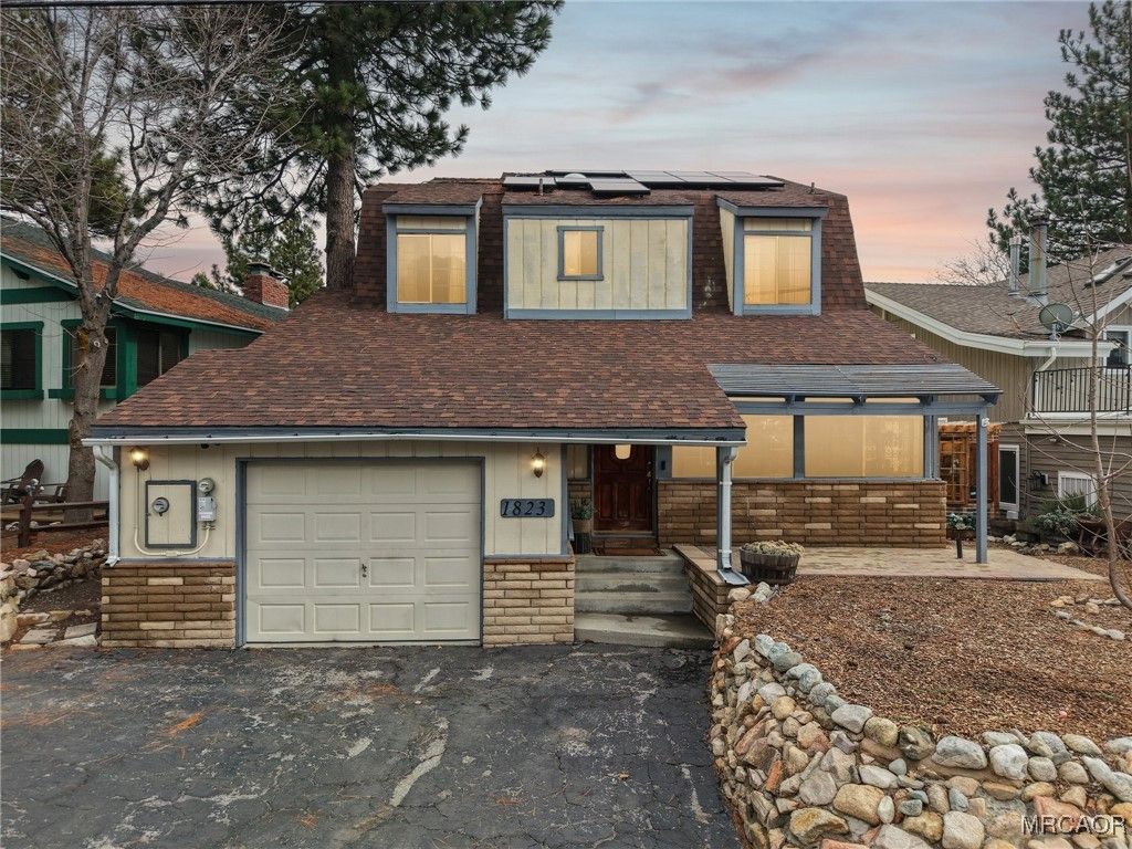 Photo of 1823 Nob Hill Drive, Running Springs, CA 92382 (MLS # 32600009)