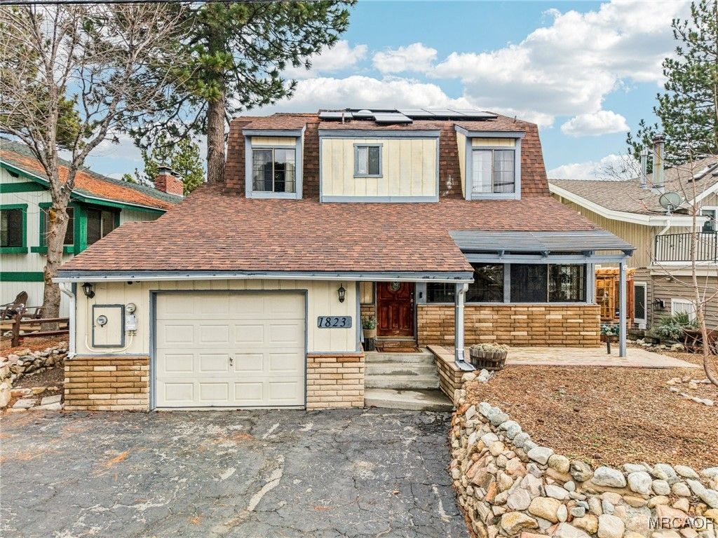 Photo of 1823 Nob Hill Drive, Running Springs, CA 92382 (MLS # 32600009)