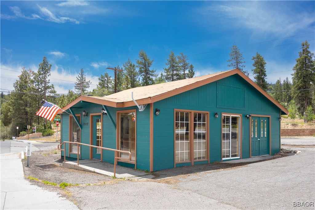 Photo of 40277 Big Bear Boulevard, Big Bear Lake, CA 92315 (MLS # 32501592)