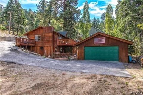 Photo of 42962 Dogwood Drive, Big Bear Lake, CA 92315 (MLS # 32601041)