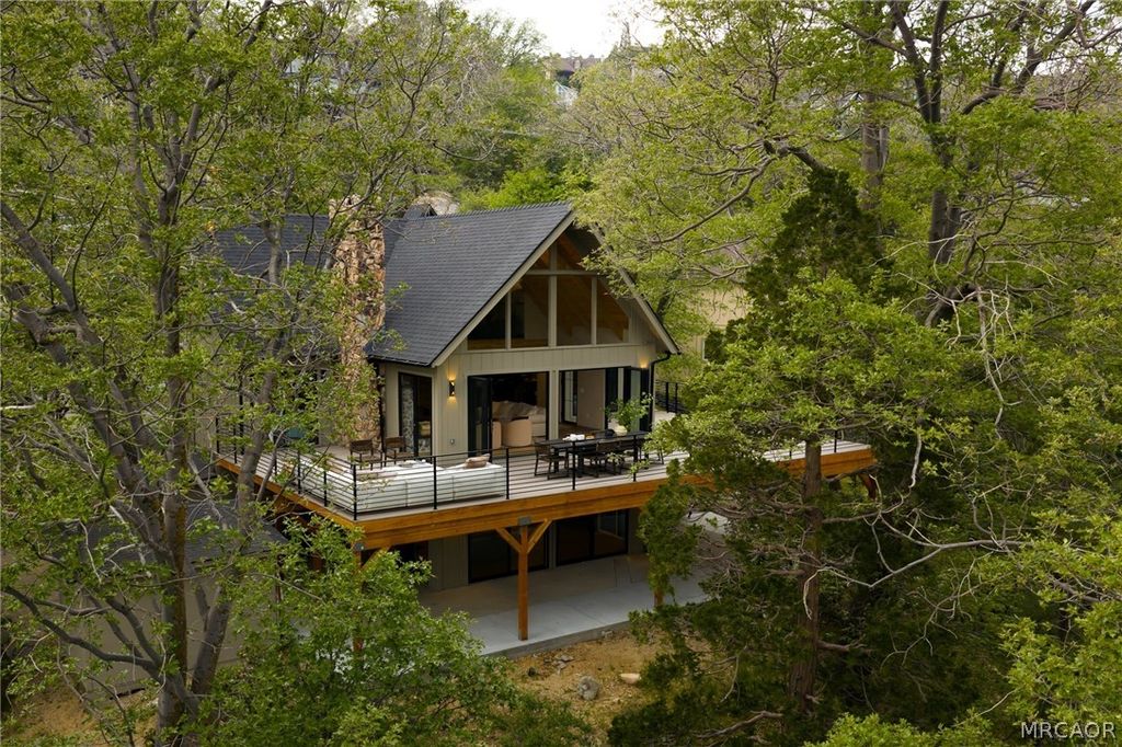 Photo of 27463 Alpen Drive, Lake Arrowhead, CA 92352 (MLS # 32600819)