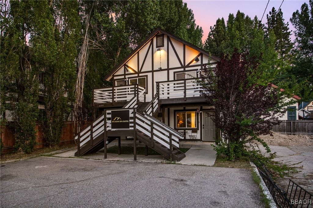 Photo of 41095 Big Bear Boulevard, Big Bear Lake, CA 92315 (MLS # 32502031)