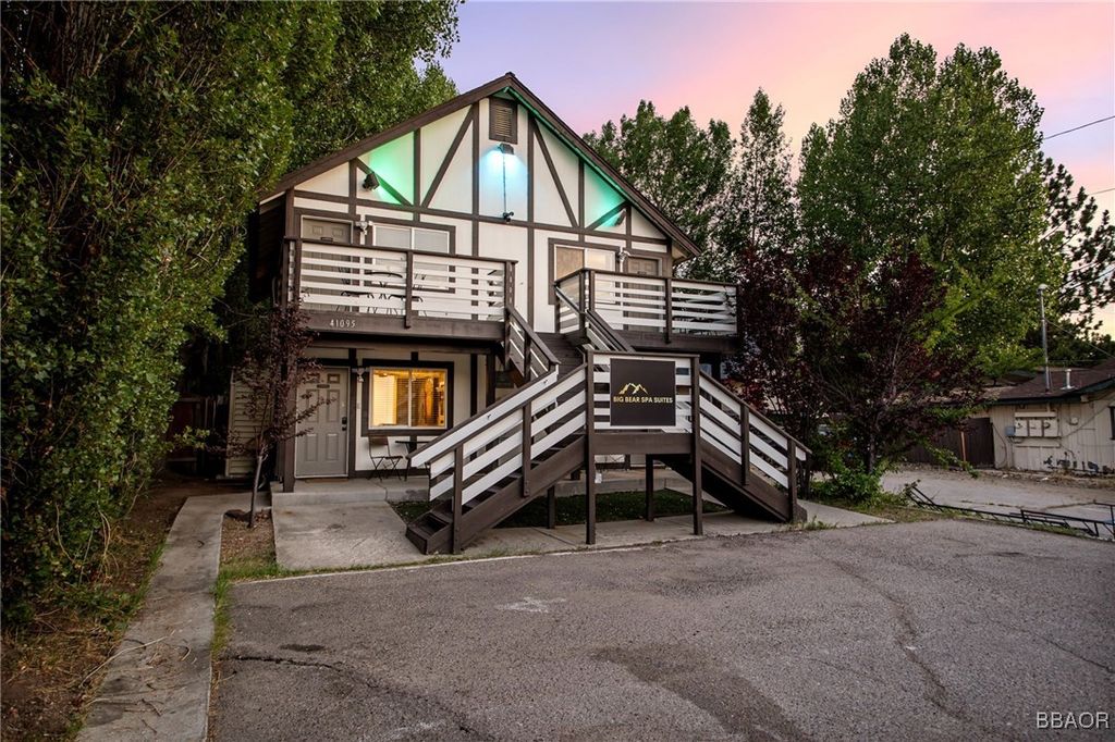 Photo of 41095 Big Bear Boulevard, Big Bear Lake, CA 92315 (MLS # 32502031)