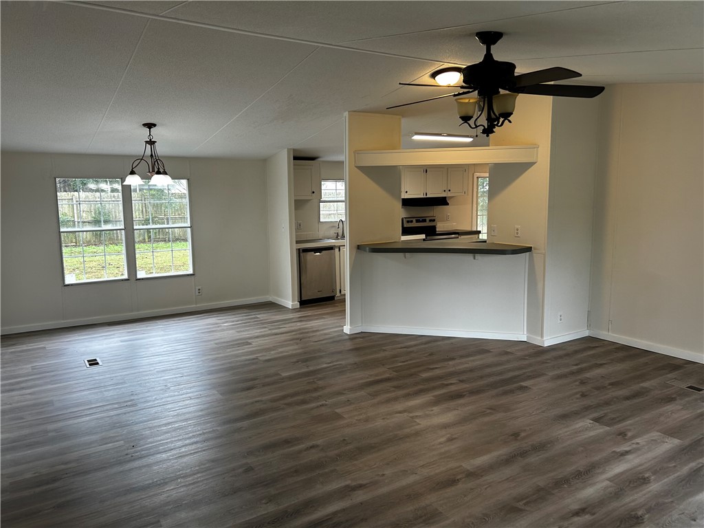 Waynesville, Georgia 31566, United States, 4 Bedrooms Bedrooms, ,2 BathroomsBathrooms,Residential,Pending,31216