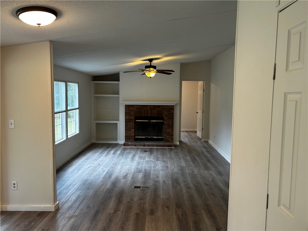 Waynesville, Georgia 31566, United States, 4 Bedrooms Bedrooms, ,2 BathroomsBathrooms,Residential,Pending,31216