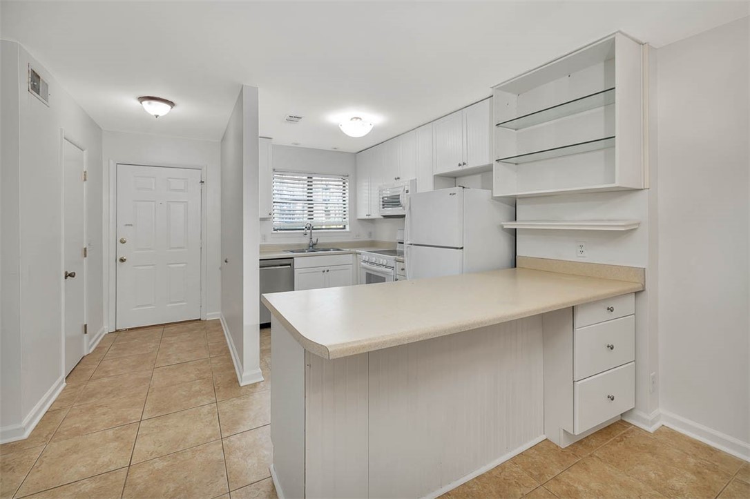 St Simons Island, Georgia 31522, United States, 2 Bedrooms Bedrooms, ,2 BathroomsBathrooms,Residential,Active,38628