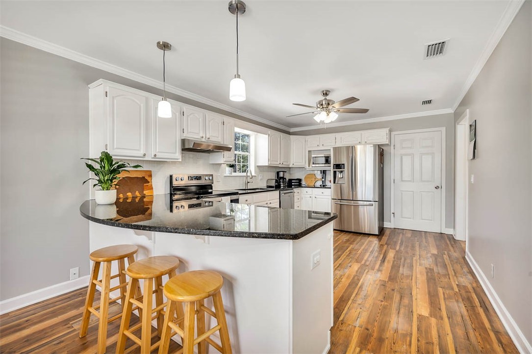 St Simons Island, Georgia 31522, United States, 5 Bedrooms Bedrooms, ,3 BathroomsBathrooms,Residential,Active,184018