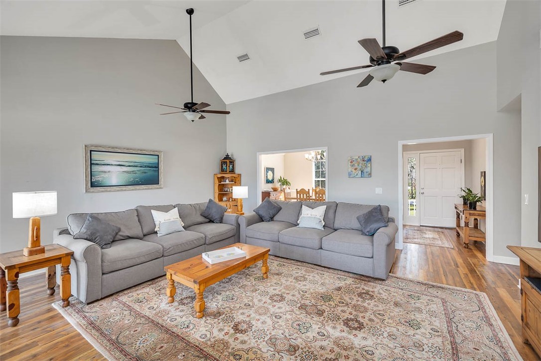 St Simons Island, Georgia 31522, United States, 5 Bedrooms Bedrooms, ,3 BathroomsBathrooms,Residential,Active,184018