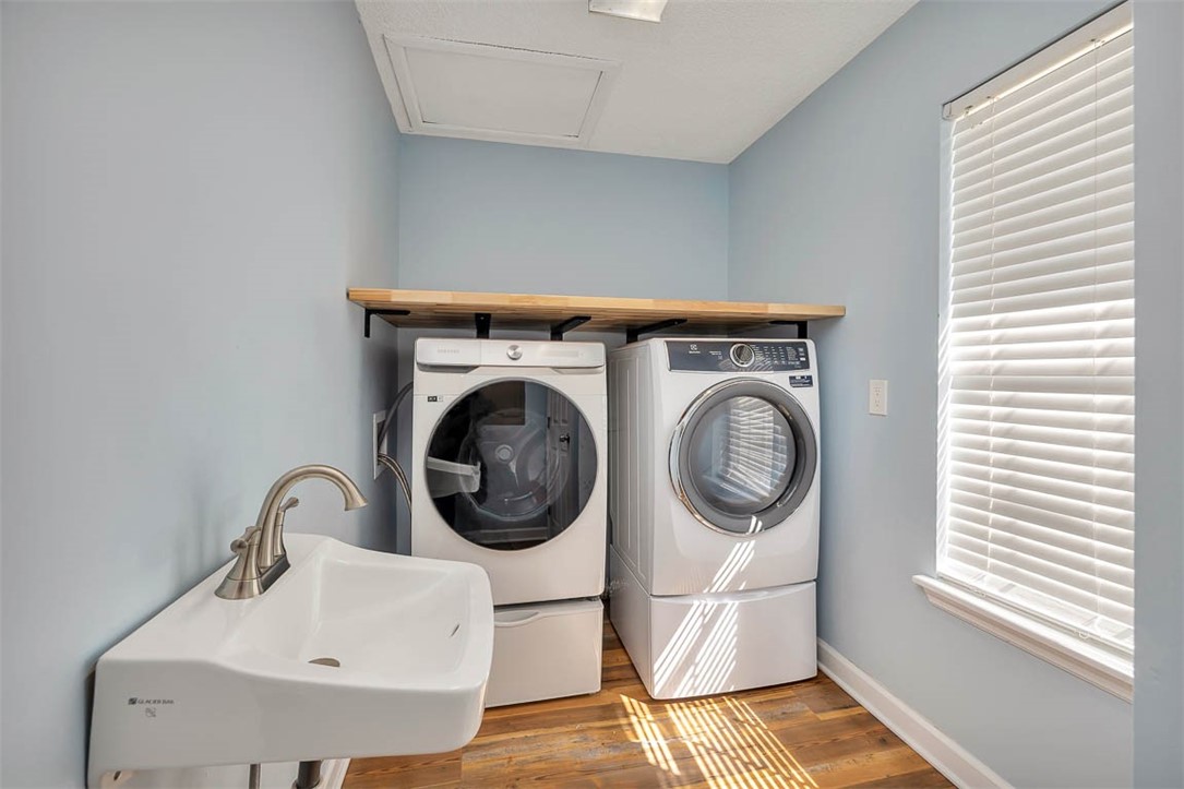 St Simons Island, Georgia 31522, United States, 5 Bedrooms Bedrooms, ,3 BathroomsBathrooms,Residential,Active,184018