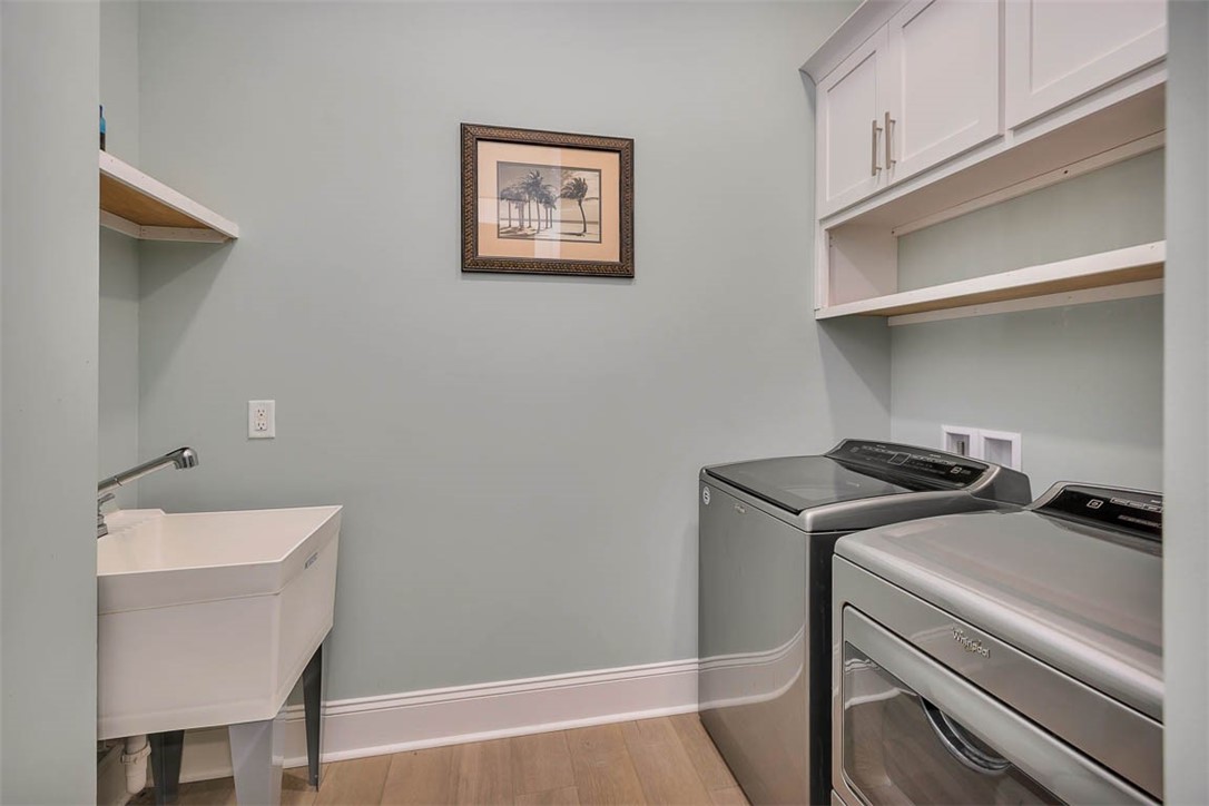 St Simons Island, Georgia 31522, United States, 4 Bedrooms Bedrooms, ,3 BathroomsBathrooms,Residential,Pending,36040