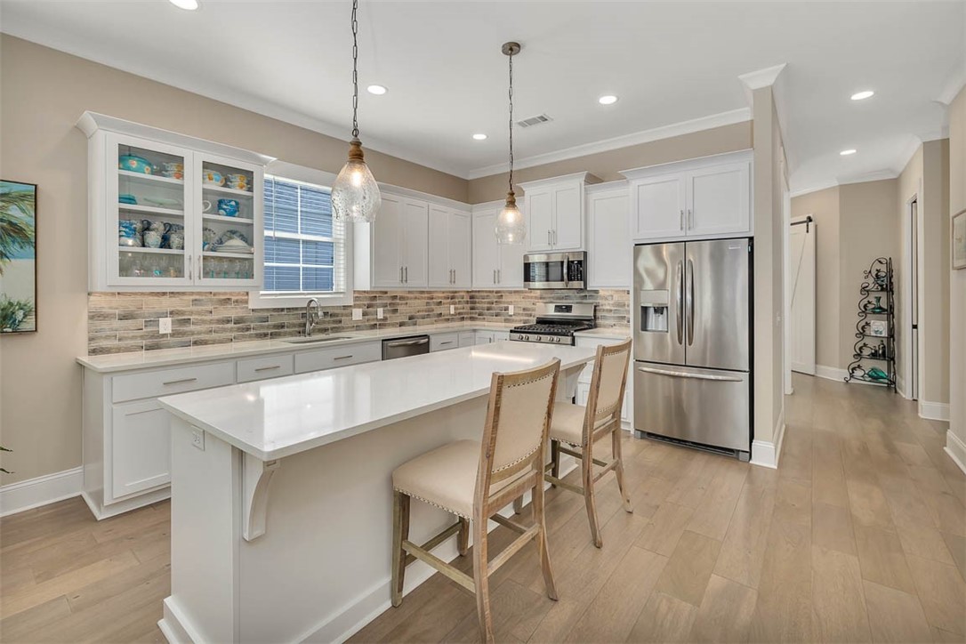 St Simons Island, Georgia 31522, United States, 4 Bedrooms Bedrooms, ,3 BathroomsBathrooms,Residential,Pending,36040