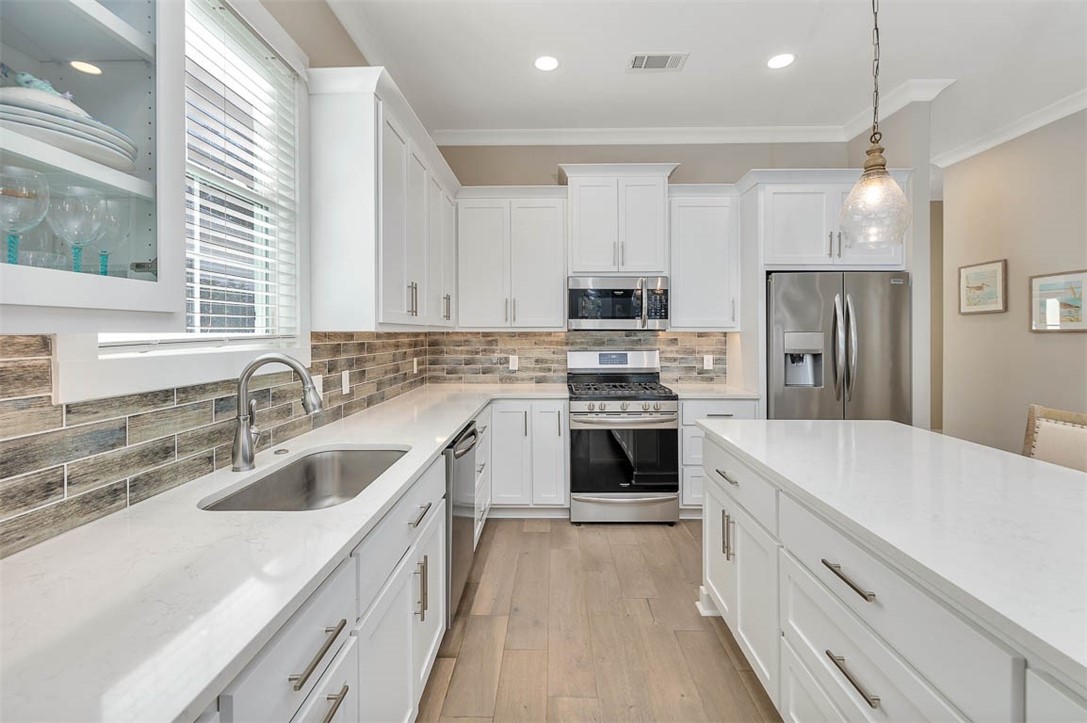 St Simons Island, Georgia 31522, United States, 4 Bedrooms Bedrooms, ,3 BathroomsBathrooms,Residential,Pending,36040