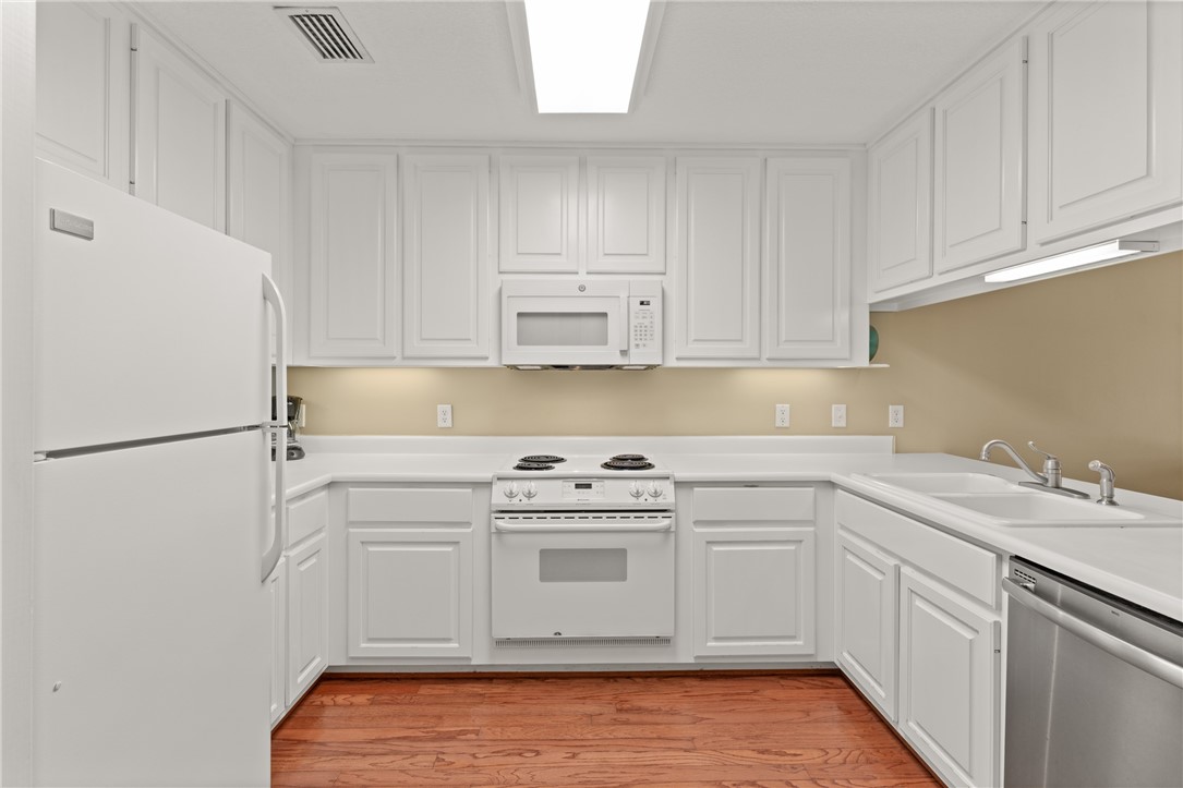 St Simons Island, Georgia 31522, United States, 3 Bedrooms Bedrooms, ,3 BathroomsBathrooms,Residential,Active,103424