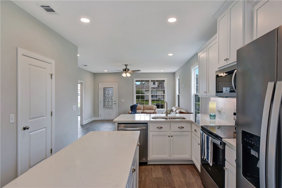 Brunswick, Georgia 31525, United States, 3 Bedrooms Bedrooms, ,2 BathroomsBathrooms,Residential,Pending,40371