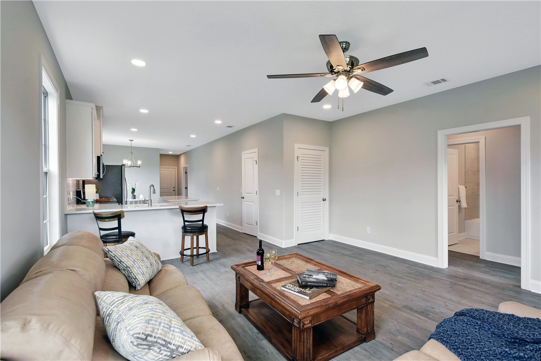 Brunswick, Georgia 31525, United States, 3 Bedrooms Bedrooms, ,2 BathroomsBathrooms,Residential,Pending,40371