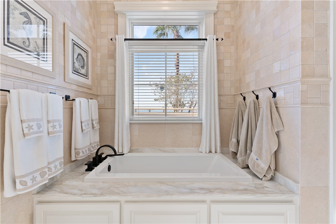 St Simons Island, Georgia 31522, United States, 6 Bedrooms Bedrooms, ,9 BathroomsBathrooms,Residential,Active,240073