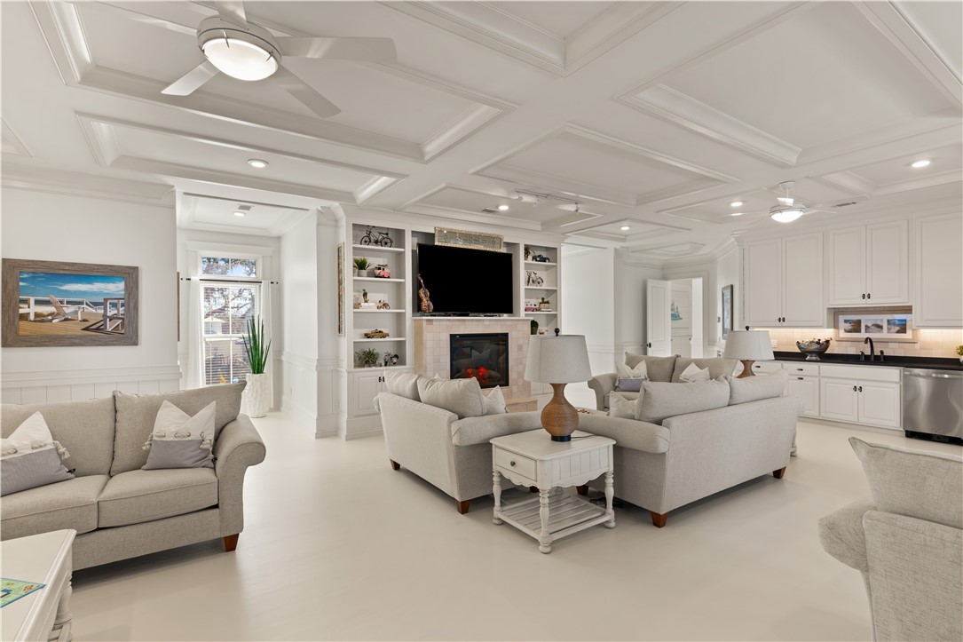 St Simons Island, Georgia 31522, United States, 6 Bedrooms Bedrooms, ,9 BathroomsBathrooms,Residential,Active,240073