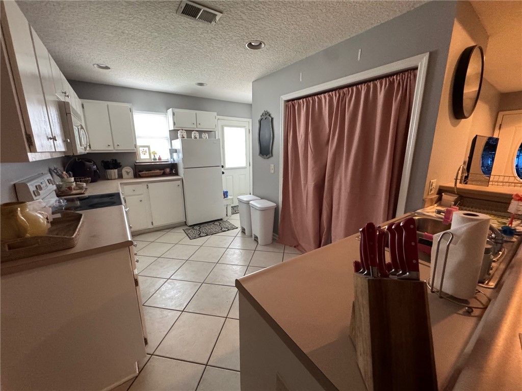 Brunswick, Georgia 31520, United States, 6 Bedrooms Bedrooms, ,4 BathroomsBathrooms,Residential,Pending,180157