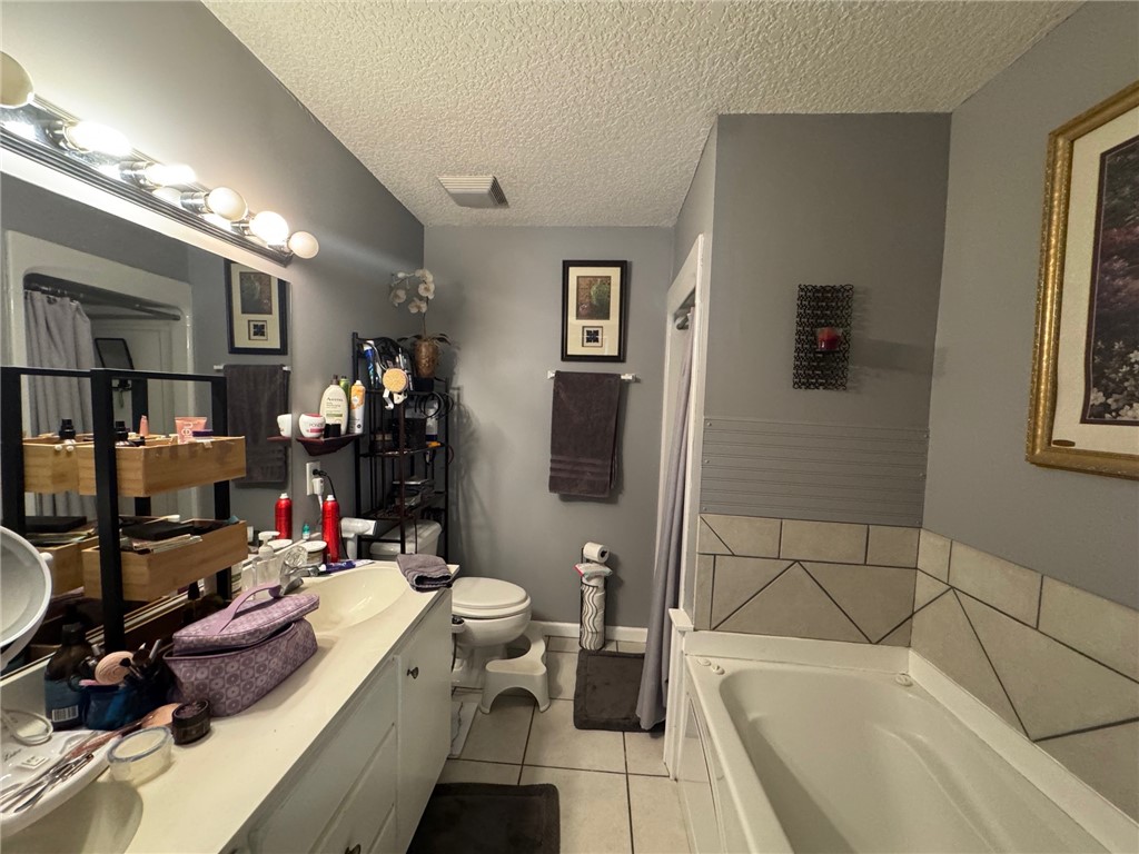 Brunswick, Georgia 31520, United States, 6 Bedrooms Bedrooms, ,4 BathroomsBathrooms,Residential,Pending,180157