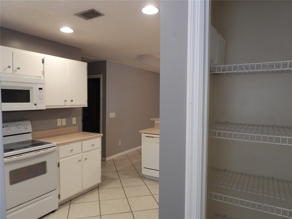 Brunswick, Georgia 31520, United States, 6 Bedrooms Bedrooms, ,4 BathroomsBathrooms,Residential,Pending,180157