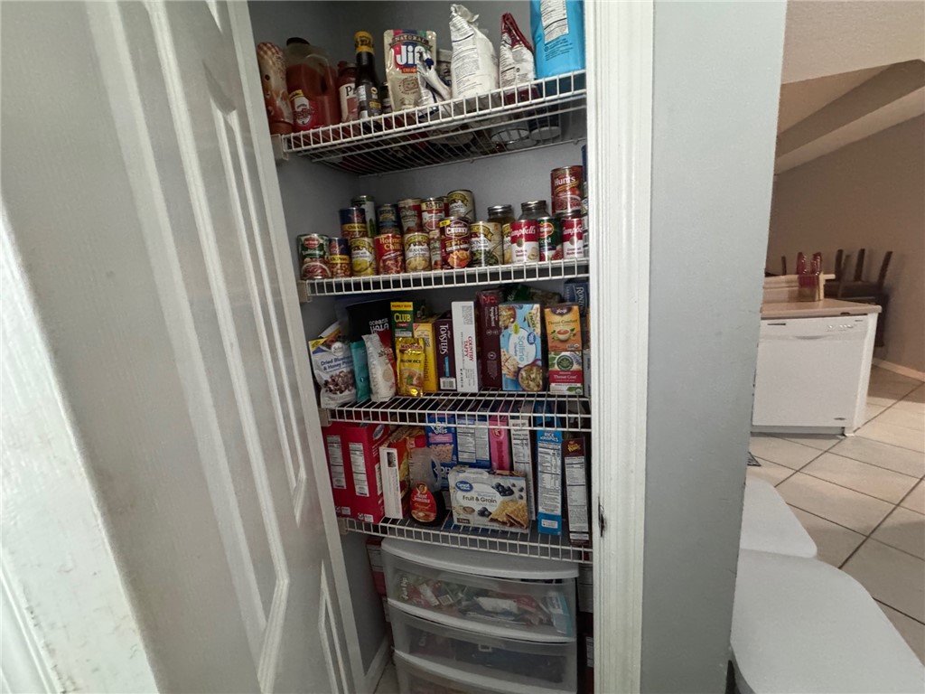 Brunswick, Georgia 31520, United States, 6 Bedrooms Bedrooms, ,4 BathroomsBathrooms,Residential,Pending,180157