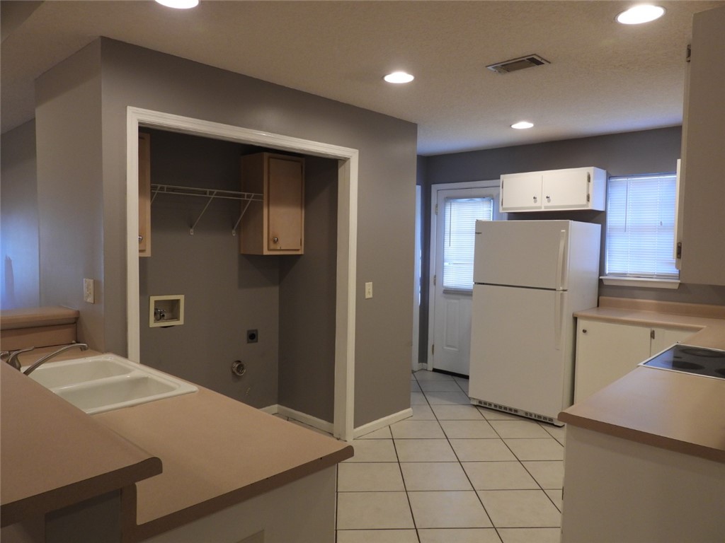 Brunswick, Georgia 31520, United States, 6 Bedrooms Bedrooms, ,4 BathroomsBathrooms,Residential,Pending,180157