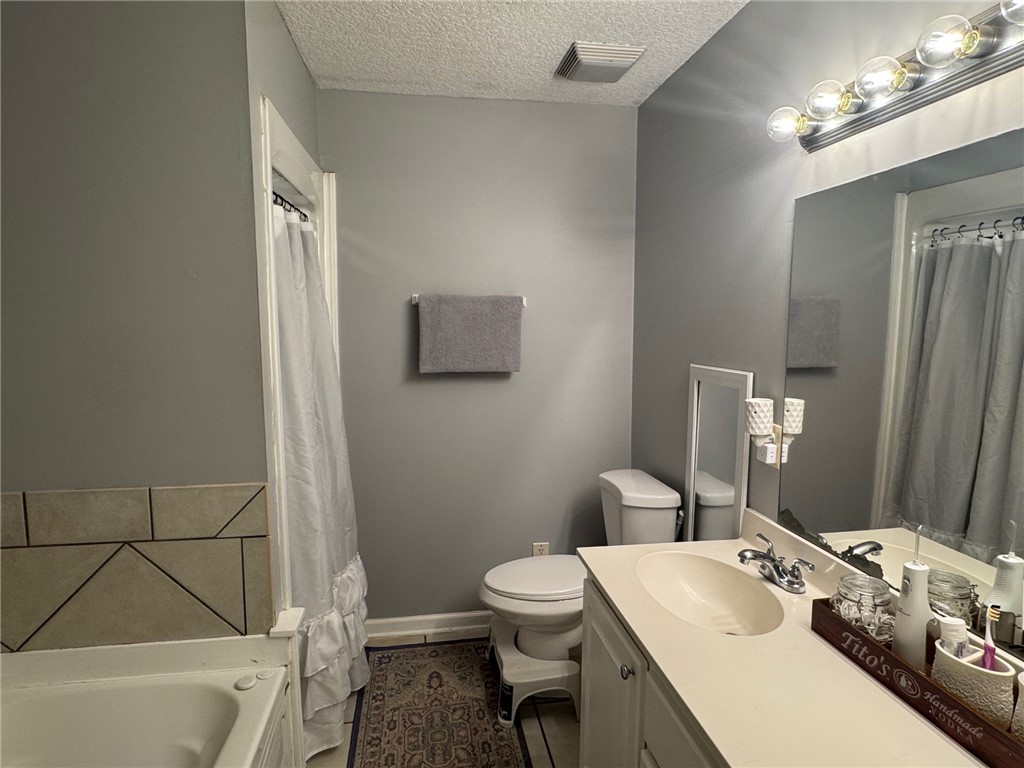 Brunswick, Georgia 31520, United States, 6 Bedrooms Bedrooms, ,4 BathroomsBathrooms,Residential,Pending,180157