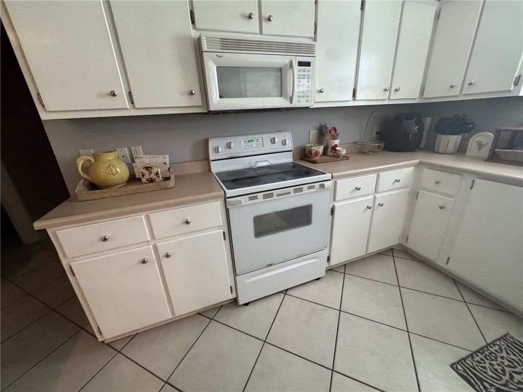 Brunswick, Georgia 31520, United States, 6 Bedrooms Bedrooms, ,4 BathroomsBathrooms,Residential,Pending,180157