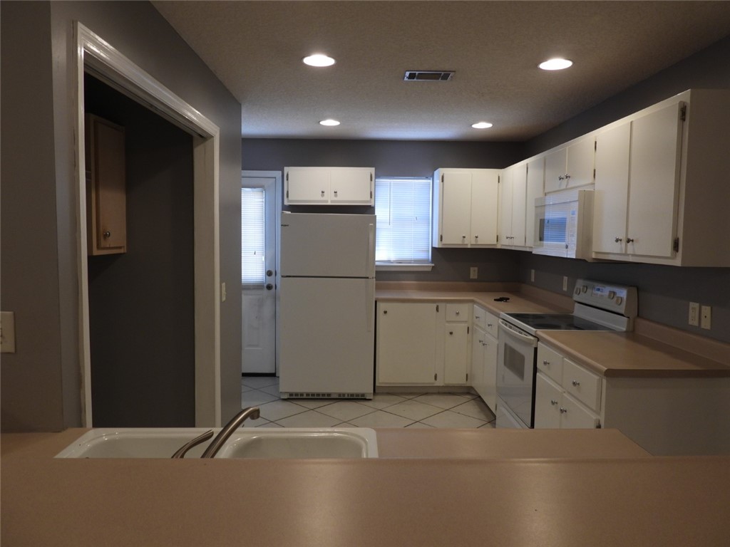 Brunswick, Georgia 31520, United States, 6 Bedrooms Bedrooms, ,4 BathroomsBathrooms,Residential,Pending,180157