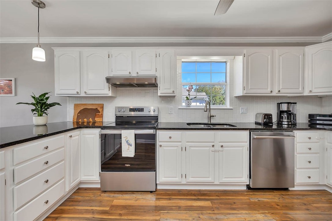 St Simons Island, Georgia 31522, United States, 5 Bedrooms Bedrooms, ,3 BathroomsBathrooms,Residential,Active,84267