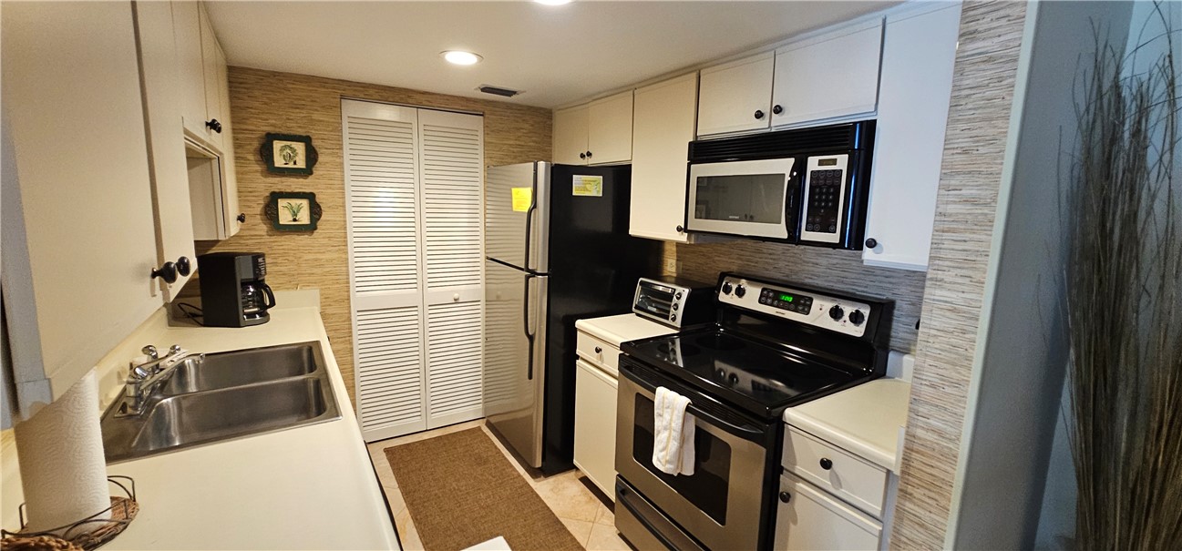 St Simons Island, Georgia 31522, United States, 2 Bedrooms Bedrooms, ,2 BathroomsBathrooms,Residential,Active,187685