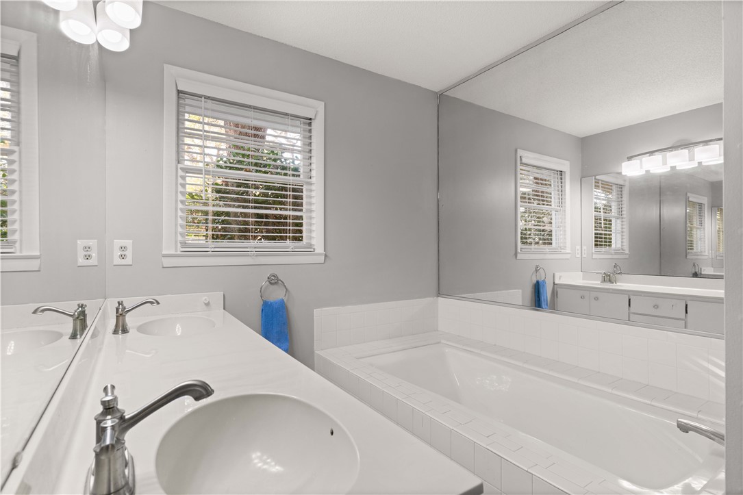 St Simons Island, Georgia 31522, United States, 4 Bedrooms Bedrooms, ,3 BathroomsBathrooms,Residential,Active,7045