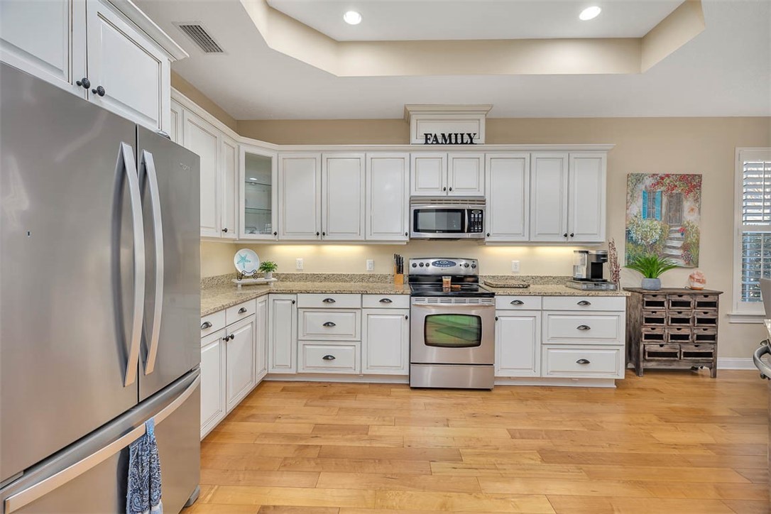 Brunswick, Georgia 31525, United States, 4 Bedrooms Bedrooms, ,4 BathroomsBathrooms,Residential,Pending,7648